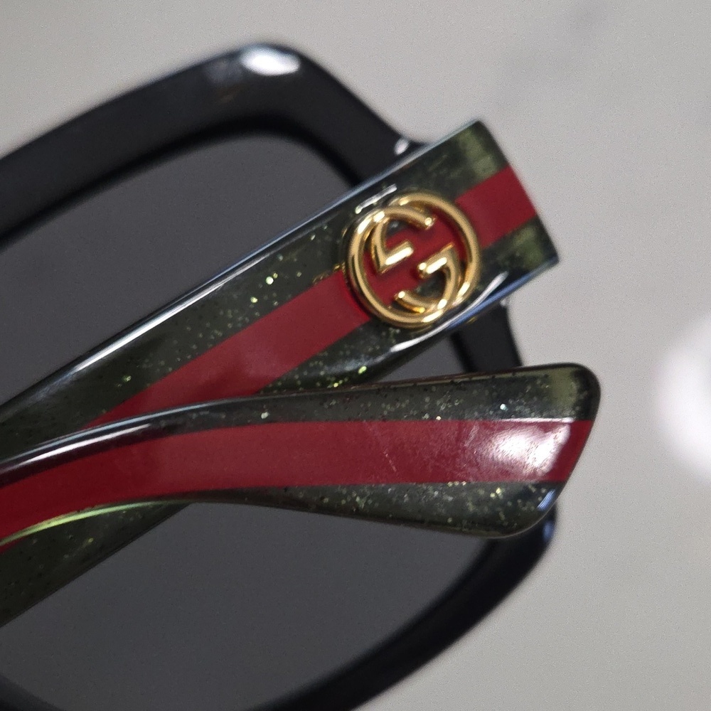 Gucci Women's Sunglasses with Black Frame and Red & Green Accents With Gold Logo - Picture 8 of 10
